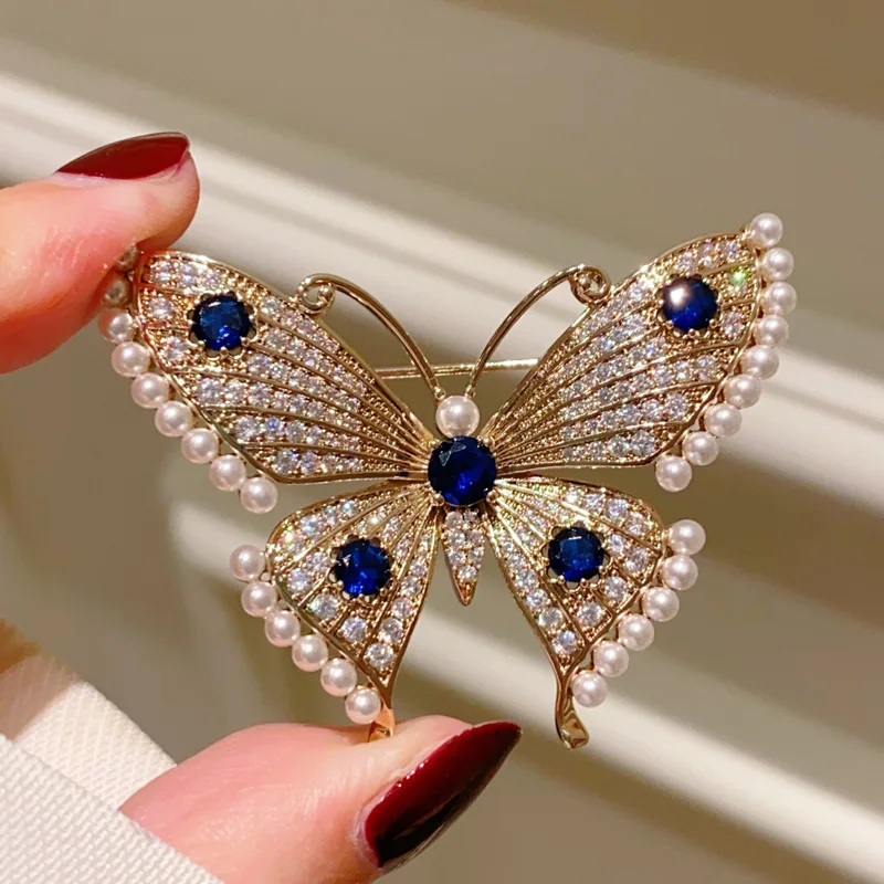 Light Luxury Navy Blue Zircon Butterfly Brooch Fashionable and Versatile Corsage Personality Elegant Coat Dress Accessories Pin
Light Luxury Navy Blue Zircon Butterfly Brooch Fashionable and Versatile Corsage Personality Elegant Coat Dress Accessories Pin