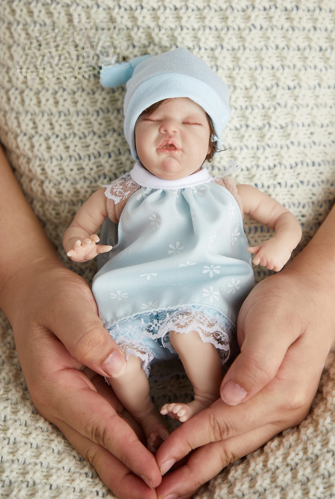 9 Inches Reborn Popular Wee Patience Cute Girl Doll with Rooted Blonde Hair Soft Cuddle Body High Quality Handmade Doll
9 Inches Reborn Popular Wee Patience Cute Girl Doll with Rooted Blonde Hair Soft Cuddle Body High Quality Handmade Doll
