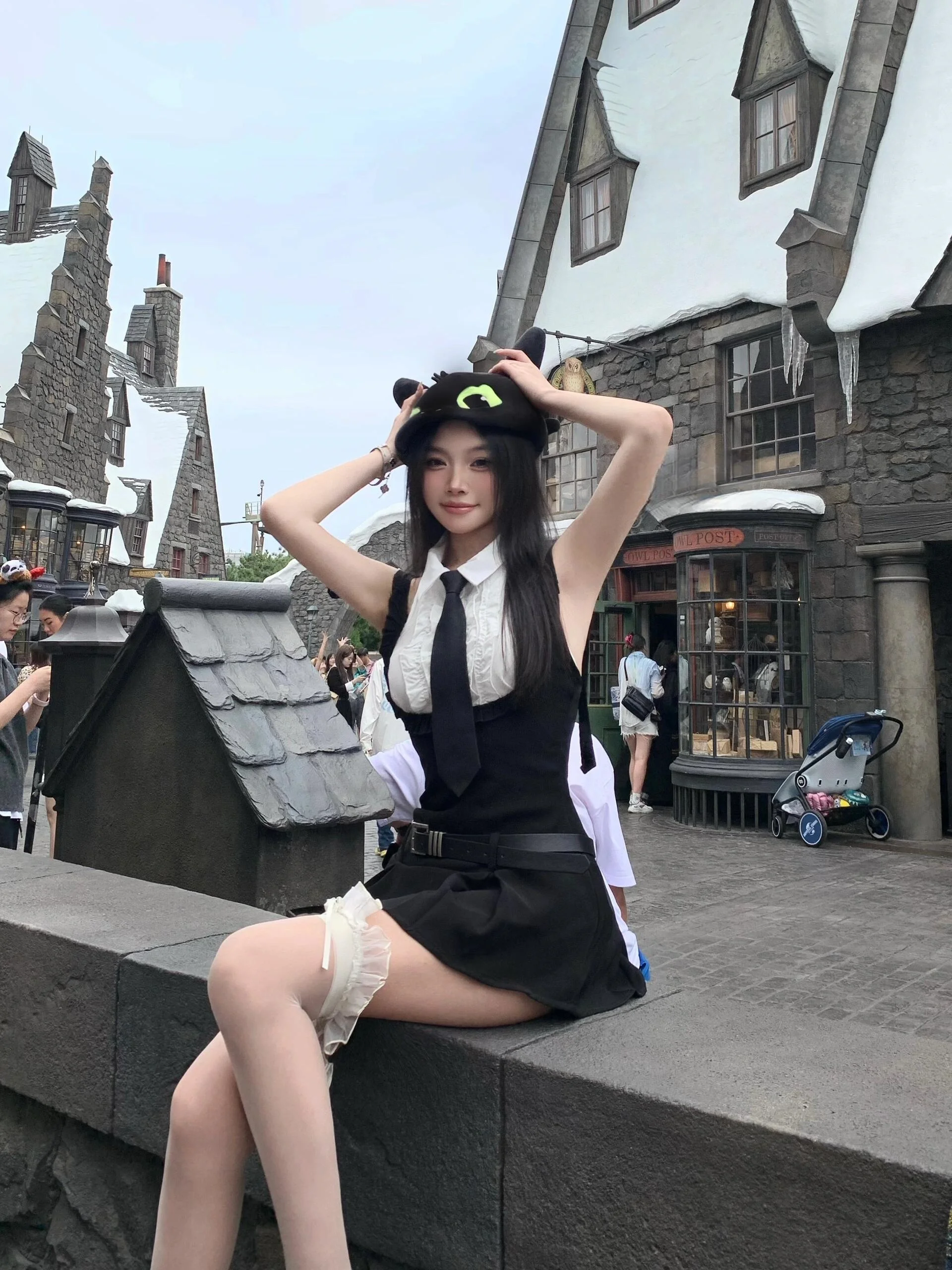 American Style Short Backless Vest And High Waist Belted Skirt Set for Women Summer Fashion Outfit Black Color School Uniform
American Style Short Backless Vest And High Waist Belted Skirt Set for Women Summer Fashion Outfit Black Color School Uniform