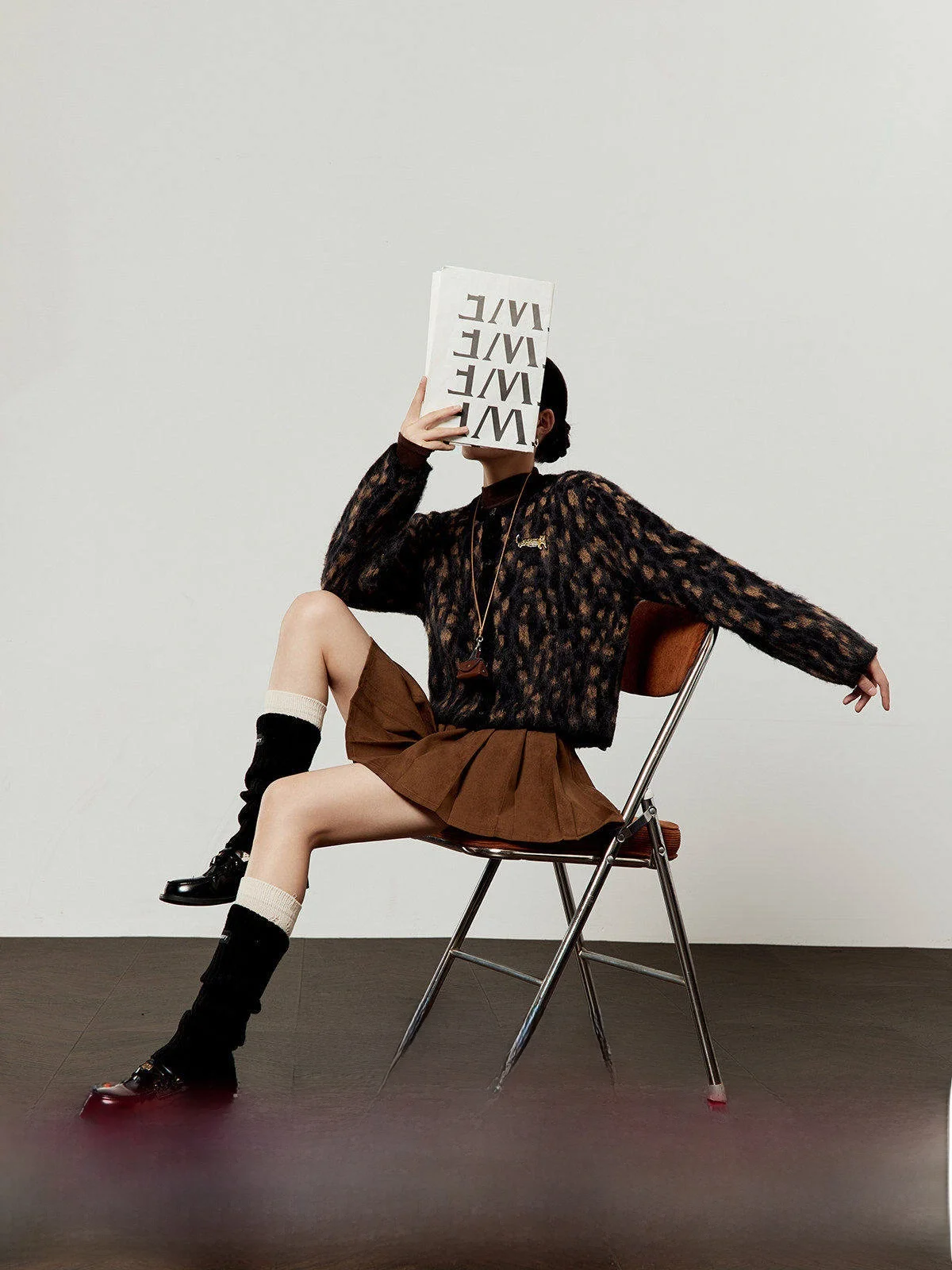 Осенняя новинка: женский вязаный шерстяной свитер с леопардовым принтом, теплый кардиган с круглым вырезом и длинными рукавами.
Осенняя новинка: женский вязаный шерстяной свитер с леопардовым принтом, теплый кардиган с круглым вырезом и длинными рукавами.