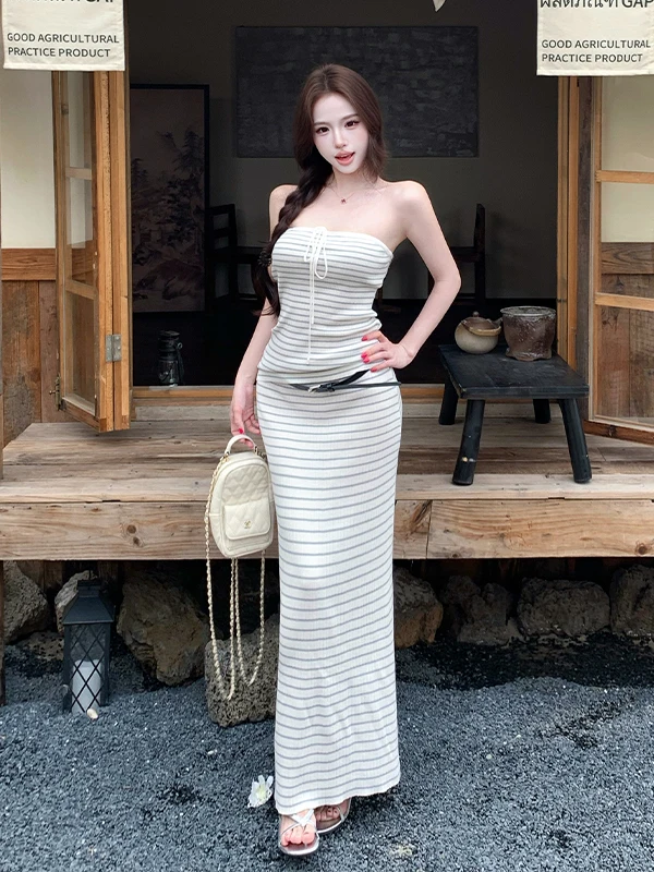 Korean Style Slim Fit Striped Tube Top Skirt Set Women Summer Pure Desire Knitted Two Piece Set Fashionable Chic Body Shaping
Korean Style Slim Fit Striped Tube Top Skirt Set Women Summer Pure Desire Knitted Two Piece Set Fashionable Chic Body Shaping