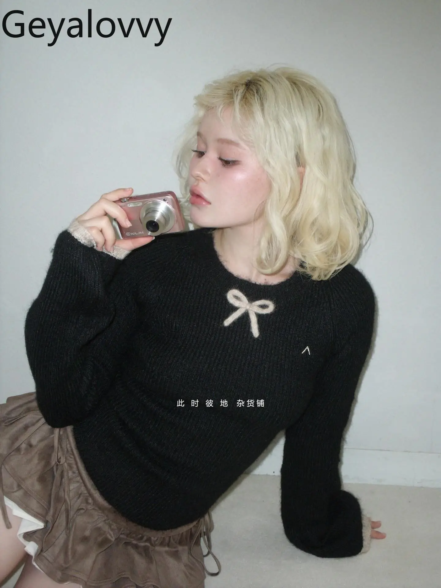 Милый повседневный свитер-пуловер с бантом и цветовыми блоками, подчеркивающий фигуру, для женщин, в японском стиле, вязаный, осенне-зимний
Милый повседневный свитер-пуловер с бантом и цветовыми блоками, подчеркивающий фигуру, для женщин, в японском стиле, вязаный, осенне-зимний