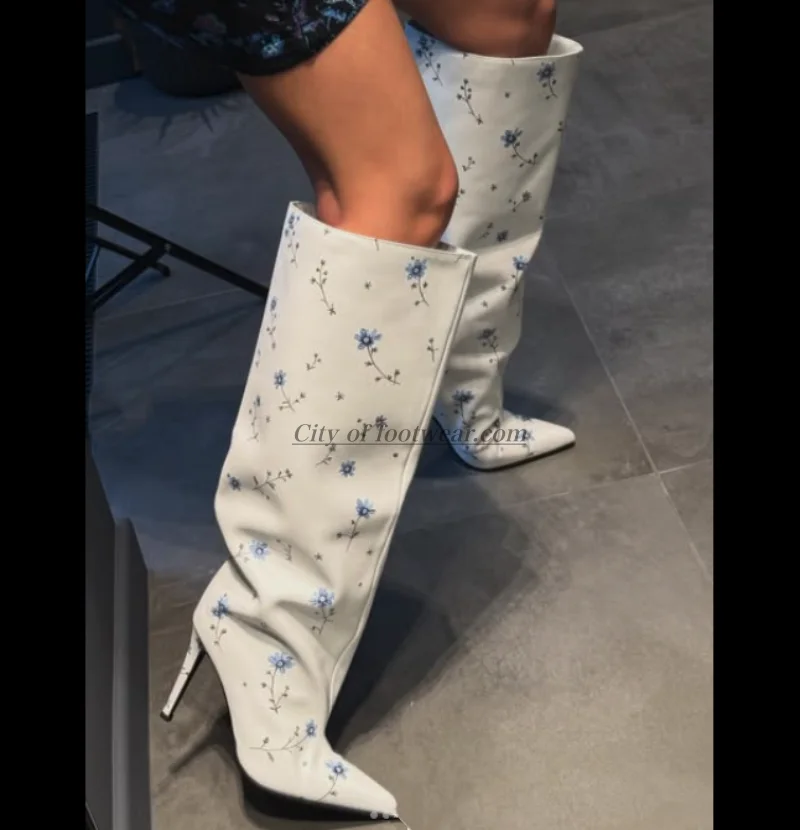 Женские кожаные сапоги до колена белого и синего цвета с цветочным принтом, пикантные высокие каблуки с острым носком, длинные сапоги, дизайнерская качественная обувь
Женские кожаные сапоги до колена белого и синего цвета с цветочным принтом, пикантные высокие каблуки с острым носком, длинные сапоги, дизайнерская качественная обувь
