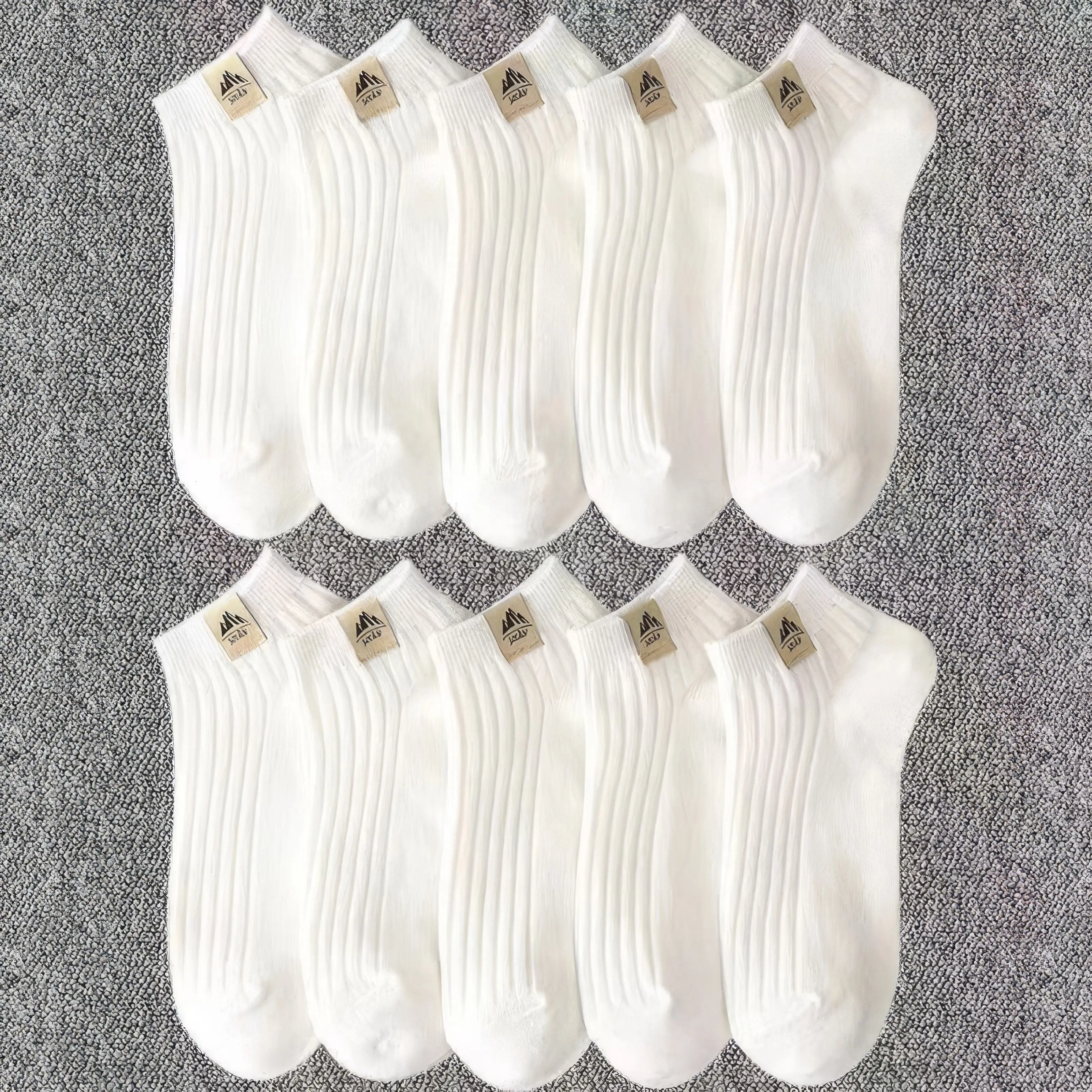 Носки Mountain Peak — прочные белые носки до щиколотки с биркой с логотипом Iconic Mountain. Построено для комфорта и исполнения,
Носки Mountain Peak — прочные белые носки до щиколотки с биркой с логотипом Iconic Mountain. Построено для комфорта и исполнения,