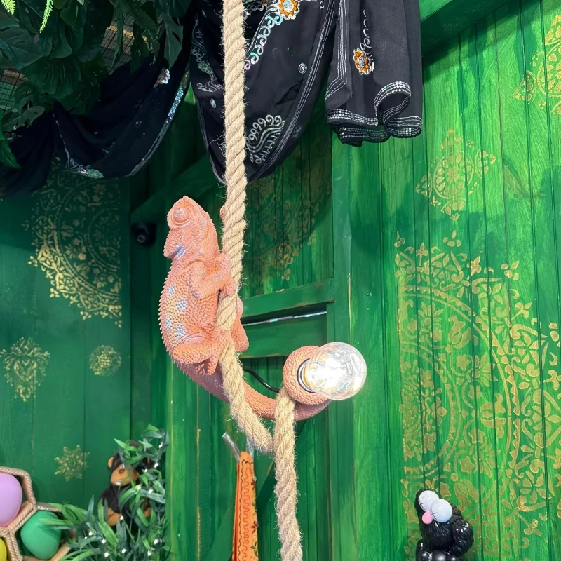 Animal Chandelier Resin White Color Chameleon Pendant Lamp for Living Room Hemp Rope Lamp Study Coffee Retro Pendant Light
Animal Chandelier Resin White Color Chameleon Pendant Lamp for Living Room Hemp Rope Lamp Study Coffee Retro Pendant Light