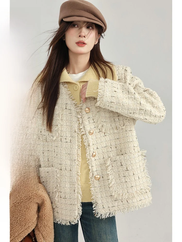 Женская модная укороченная куртка Yang Bubble белого цвета с V-образным вырезом, приталенная, из полиэстера, с длинными рукавами, на пуговицах, однотонная
Женская модная укороченная куртка Yang Bubble белого цвета с V-образным вырезом, приталенная, из полиэстера, с длинными рукавами, на пуговицах, однотонная