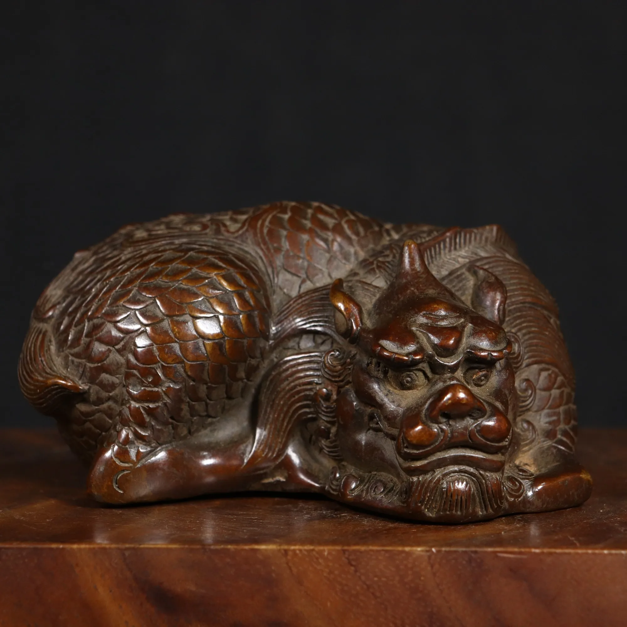 Antique-Style Pure Copper "Bi Shui Shou" Home Decor Statue - Exquisite Craftsmanship Desk Ornament Vintage Decorative Piece 
Antique-Style Pure Copper "Bi Shui Shou" Home Decor Statue - Exquisite Craftsmanship Desk Ornament Vintage Decorative Piece