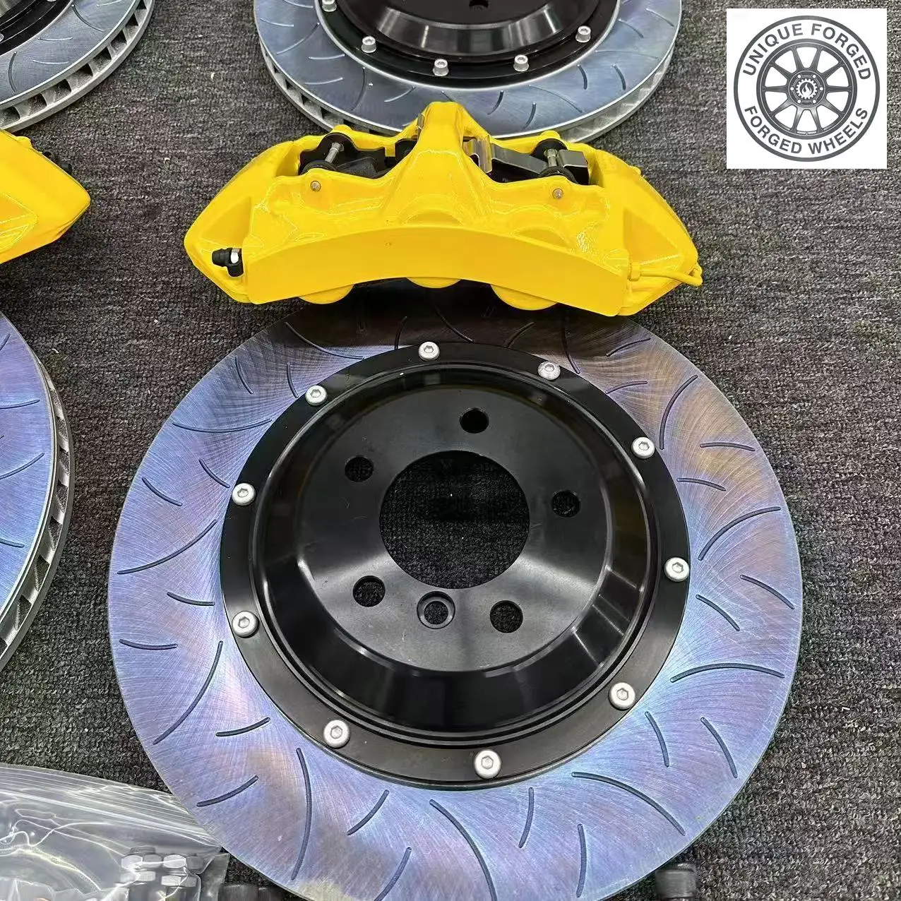 26 Style Customized Auto Brake Systems Ceramic Brake Disc Front 6 Rear 4 Pot Electronic Parking Integrated
26 Style Customized Auto Brake Systems Ceramic Brake Disc Front 6 Rear 4 Pot Electronic Parking Integrated