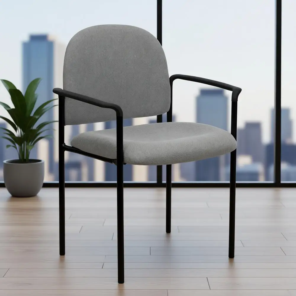 Серый тканевый складной стул со стальным каркасом и подлокотниками
Серый тканевый складной стул со стальным каркасом и подлокотниками