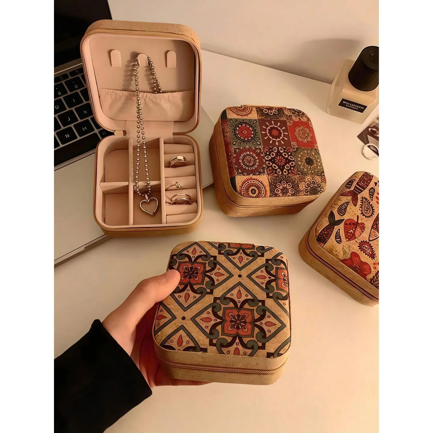 1 Pc Mini Vintage Printed Jewelry Box For Earrings, Rings, Necklaces, Travel Storage Box, Jewelry Earrings Back To School
1 Pc Mini Vintage Printed Jewelry Box For Earrings, Rings, Necklaces, Travel Storage Box, Jewelry Earrings Back To School