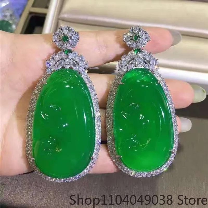 Высокий ледяной халцедон, инкрустированный бриллиантовым халцедоном, кулон Ruyi, орнамент, цепочка на ключицу 
Высокий ледяной халцедон, инкрустированный бриллиантовым халцедоном, кулон Ruyi, орнамент, цепочка на ключицу