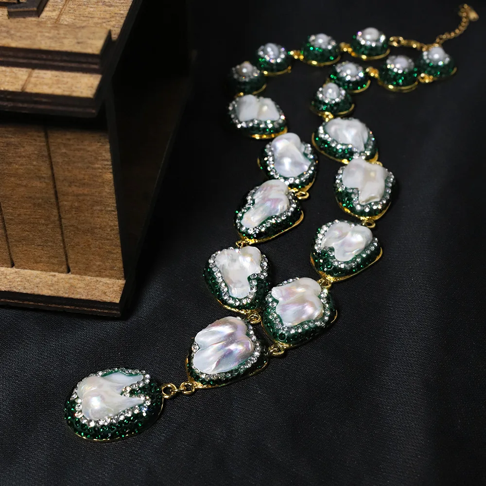New Natural Baroque Pearl Red Green Diamond Necklace Luxury High Sense Collarbone Chain Statement Choker Jewelry for Mother Gift
New Natural Baroque Pearl Red Green Diamond Necklace Luxury High Sense Collarbone Chain Statement Choker Jewelry for Mother Gift