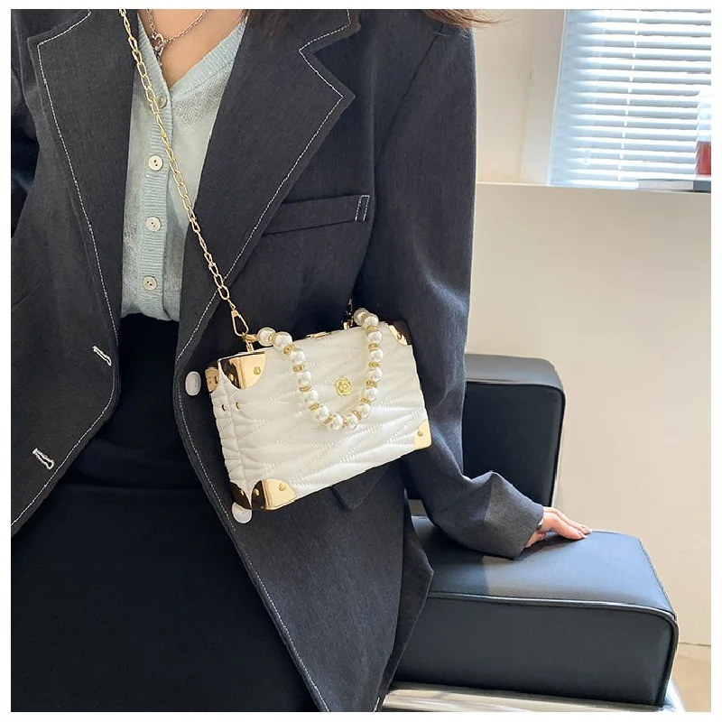 Минималистичная уникальная высококачественная женская сумка через плечо с модным дизайном и буквенным логотипом и повседневным досугом
Минималистичная уникальная высококачественная женская сумка через плечо с модным дизайном и буквенным логотипом и повседневным досугом