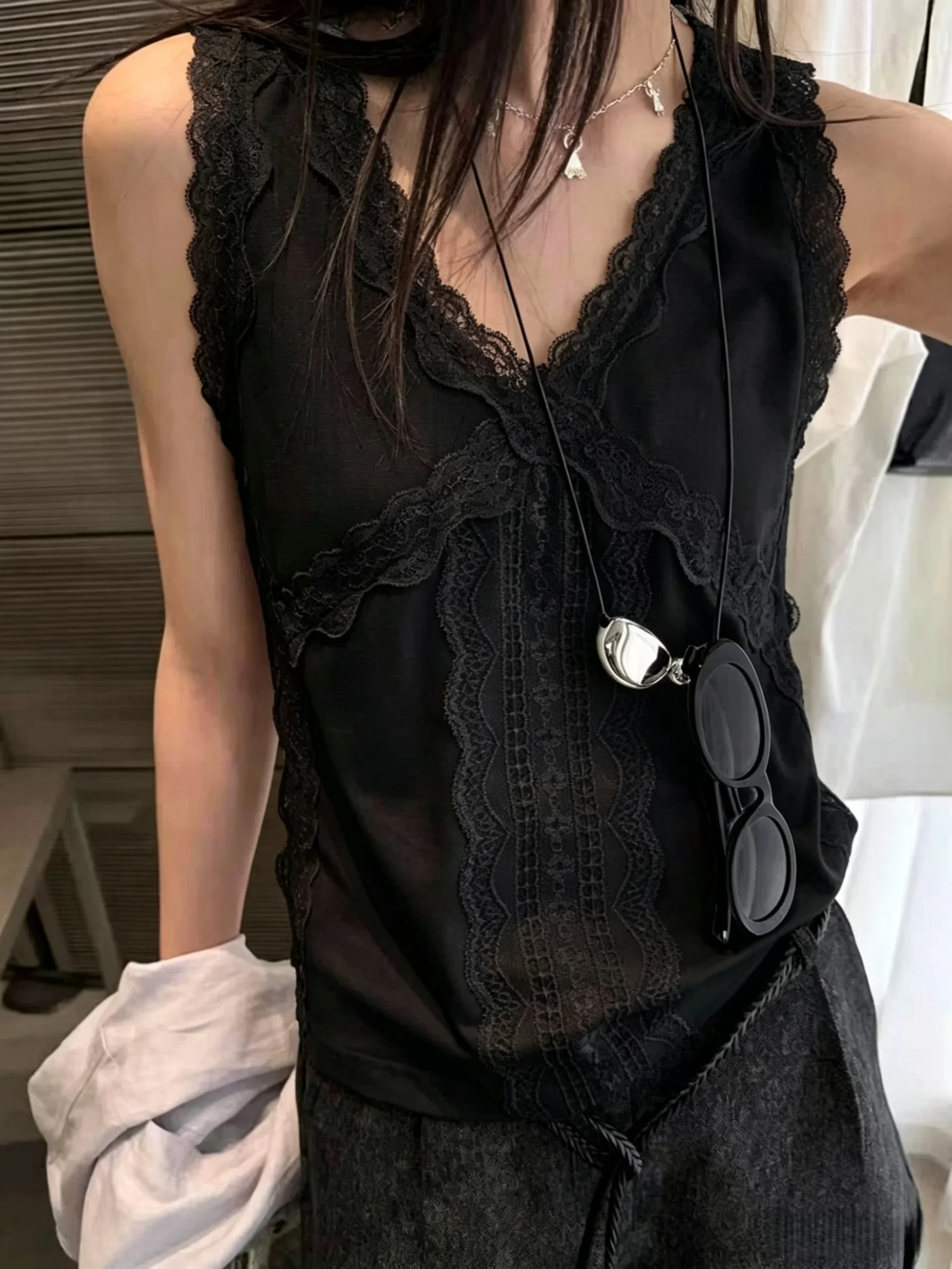 Loose Lace Crop Top Women's Summer New Style V-neck Sleeveless Vest 95% Cotton 5% Spandex Casual Comfortable Innerwear Outerwear
Loose Lace Crop Top Women's Summer New Style V-neck Sleeveless Vest 95% Cotton 5% Spandex Casual Comfortable Innerwear Outerwear