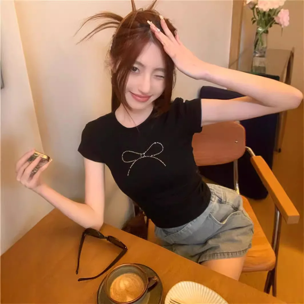 Short-sleeved T-shirt for Women Black Bow Diamond Design Slim Y2k Short Top Korean Reviews Many Girls Clothes Casual Tops Tee
Short-sleeved T-shirt for Women Black Bow Diamond Design Slim Y2k Short Top Korean Reviews Many Girls Clothes Casual Tops Tee