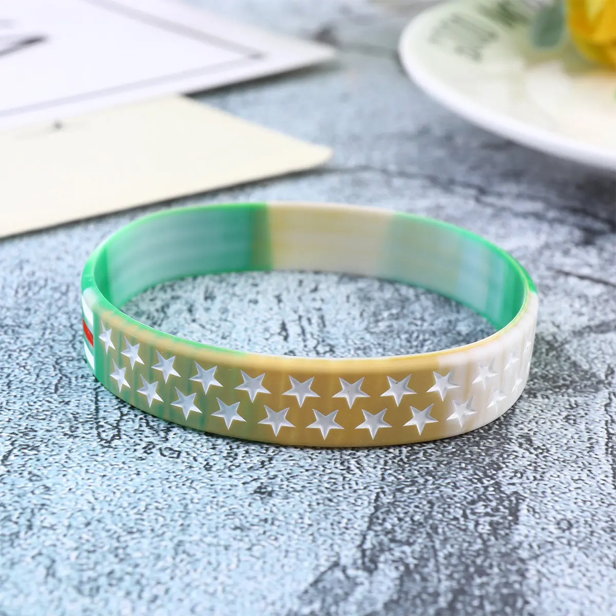 2Pcs American Independence Day Memorial Flag Wristband Khaki Green Stylish Wristband for Outing Shopping Party Presidential
2Pcs American Independence Day Memorial Flag Wristband Khaki Green Stylish Wristband for Outing Shopping Party Presidential