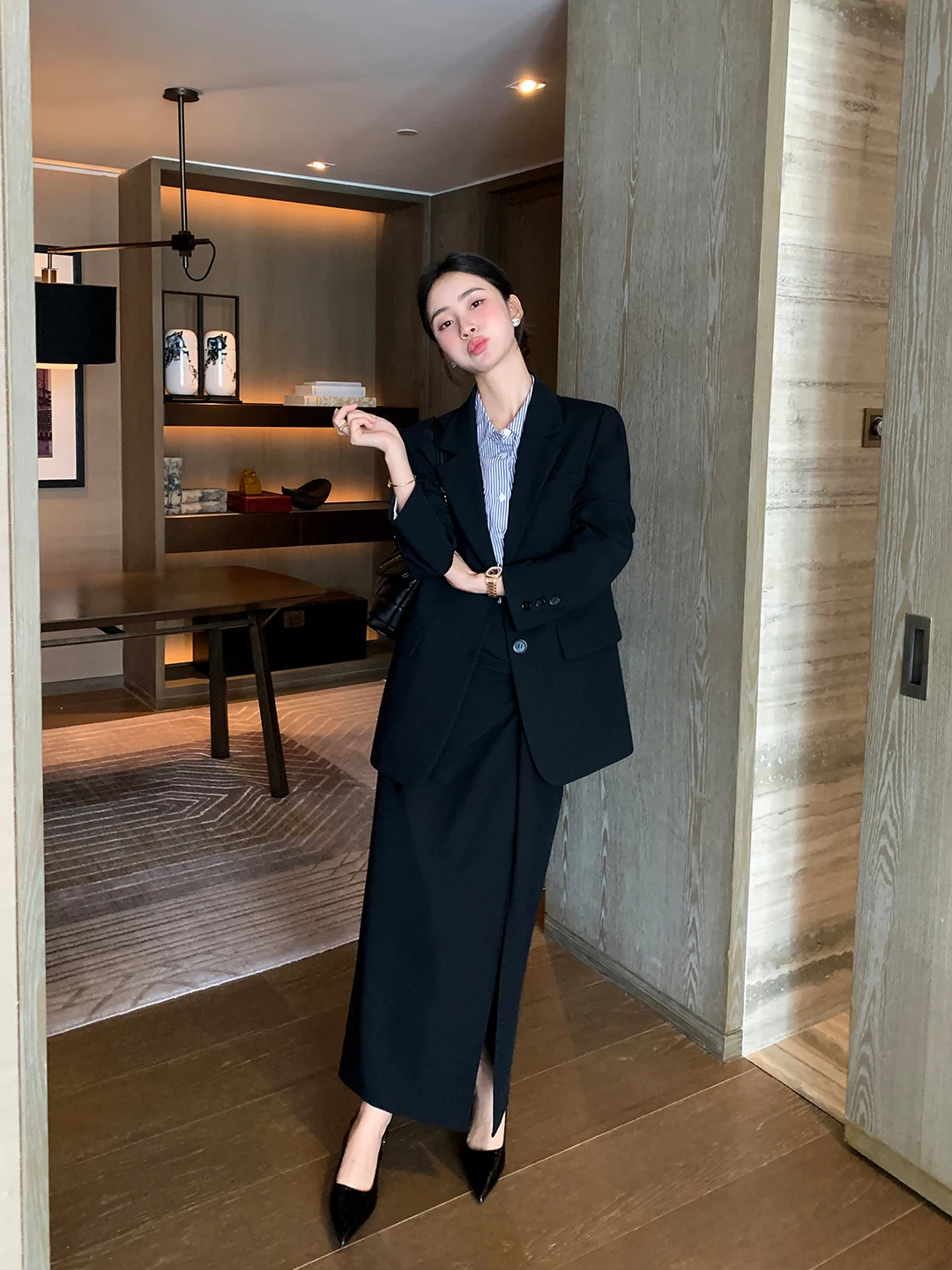 Классический костюм на заказ, комплект из джата и юбки с узлом, женская верхняя одежда Maven Lin, повседневная одежда Four Seasons
Классический костюм на заказ, комплект из джата и юбки с узлом, женская верхняя одежда Maven Lin, повседневная одежда Four Seasons