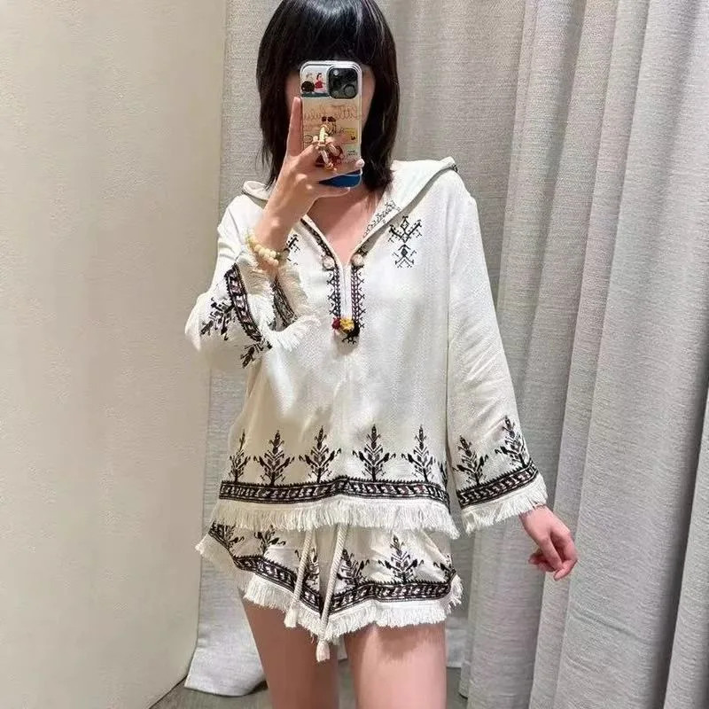 2025 Isabels Marants Fashion French Summer New Ethnic Style Embroidery Color-Crashing Hairball V-Neck Hooded Loose Hundred Top
2025 Isabels Marants Fashion French Summer New Ethnic Style Embroidery Color-Crashing Hairball V-Neck Hooded Loose Hundred Top