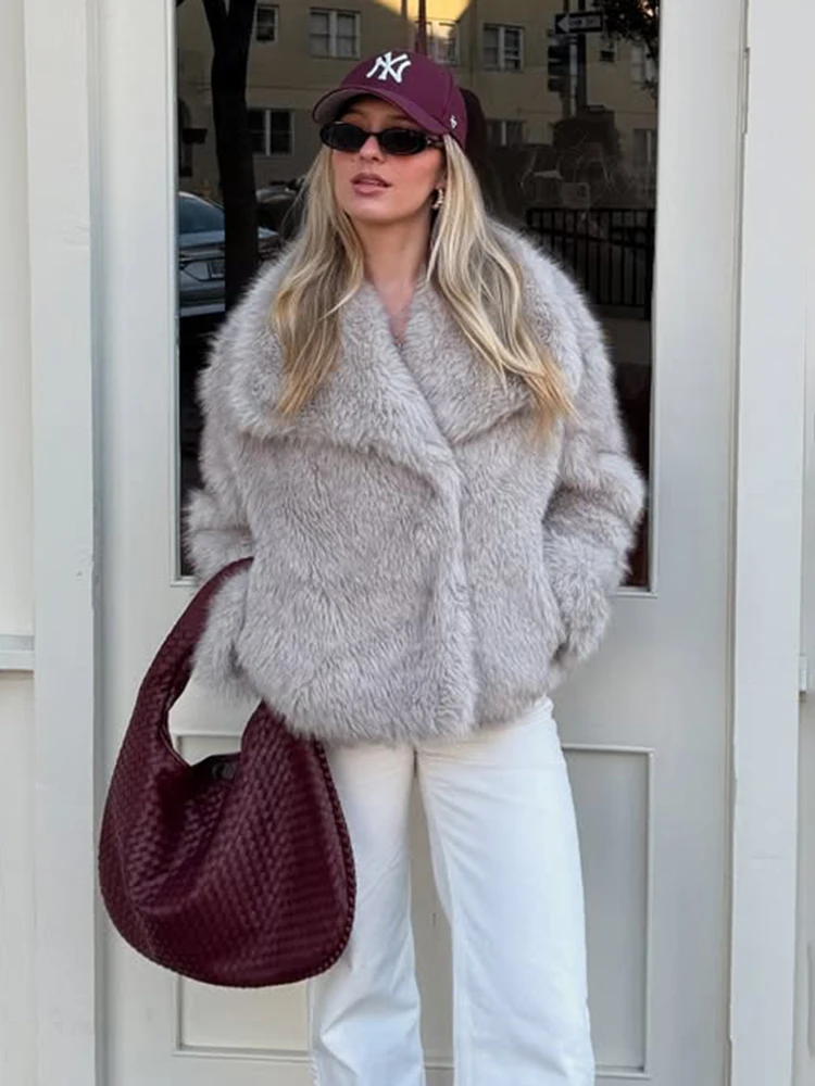 TARUXY Fashion Fluffy Lapel Collar Faux Fur Coat Women Ins Hot Chic Girl Solid Color Fox Fur Jacket Thick Warm Overcoat 2025 New
TARUXY Fashion Fluffy Lapel Collar Faux Fur Coat Women Ins Hot Chic Girl Solid Color Fox Fur Jacket Thick Warm Overcoat 2025 New
