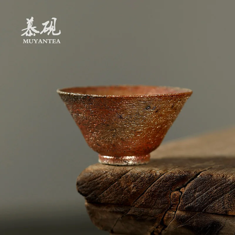 Mu Yan's Handcrafted Fish-Shaped Cup, Made With Natural Ash And Flame Marks, In A Japanese Zen Style, Suitable For The Master To
Mu Yan's Handcrafted Fish-Shaped Cup, Made With Natural Ash And Flame Marks, In A Japanese Zen Style, Suitable For The Master To