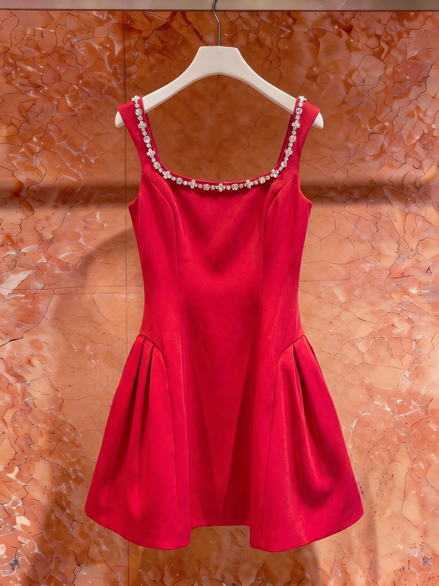 Summer New High-End Women's Square Collar Vest Dress Elegant Ladylike Style Diamond Embellished High Waist A-Line Skirt
Summer New High-End Women's Square Collar Vest Dress Elegant Ladylike Style Diamond Embellished High Waist A-Line Skirt