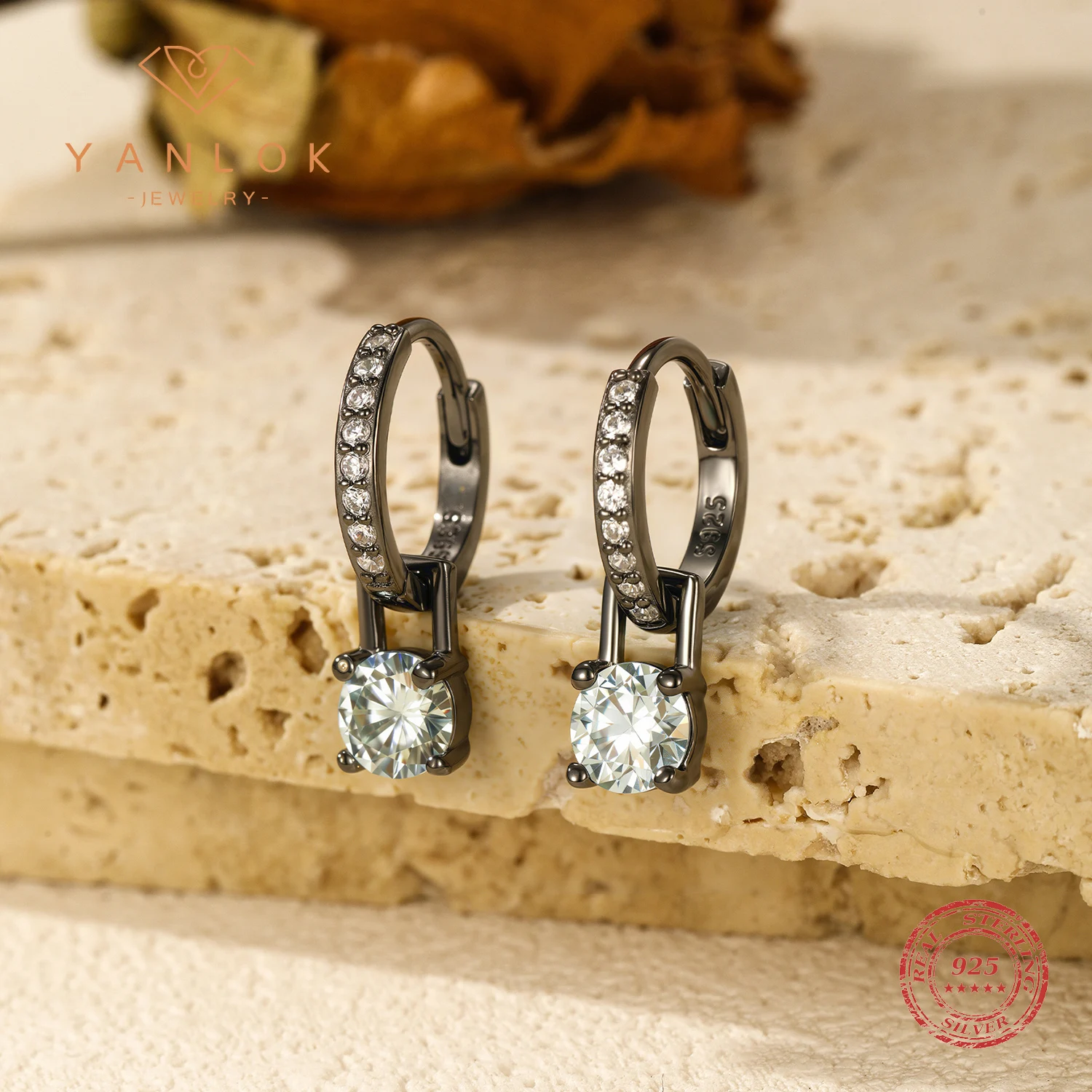 YANLOK 925 Sterling Silver Vintage Moissanite Black Gold Plated Hoop Earrings For Women Fine Jewelry Accessories
YANLOK 925 Sterling Silver Vintage Moissanite Black Gold Plated Hoop Earrings For Women Fine Jewelry Accessories