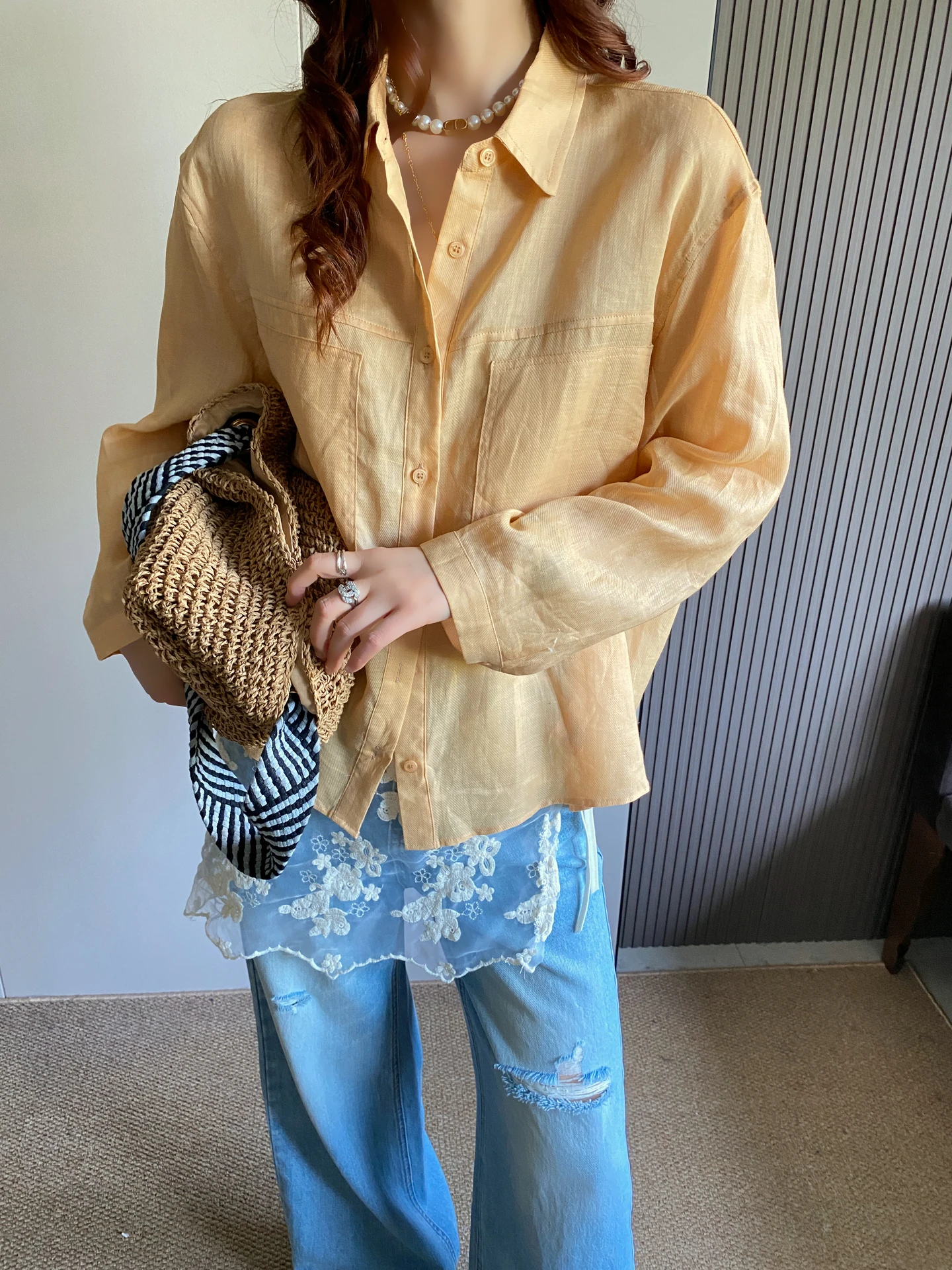 Женская льняная рубашка свободного кроя с длинным рукавом, дышащая, летняя, новая модель, оранжевая, тонкая, с защитой от солнца, элегантный стиль
Женская льняная рубашка свободного кроя с длинным рукавом, дышащая, летняя, новая модель, оранжевая, тонкая, с защитой от солнца, элегантный стиль