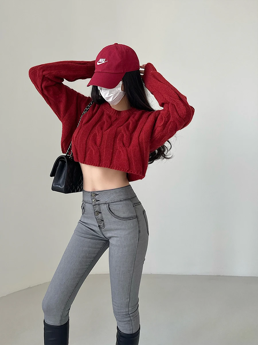 American Retro round Neck Loose Slim Short Knitted Sweater Long Sleeve Women's Fashion Twist Spring Autumn Winter Casual Wear
American Retro round Neck Loose Slim Short Knitted Sweater Long Sleeve Women's Fashion Twist Spring Autumn Winter Casual Wear