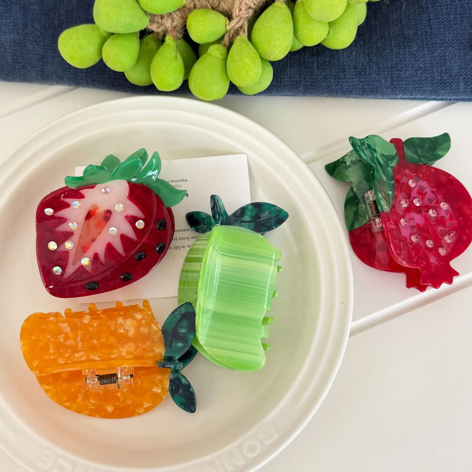 Fashion Acetate Fruit Series Hair Claw Strawberry Design for Girls Daily Back Head Ponytail Bun Accessory Portable
Fashion Acetate Fruit Series Hair Claw Strawberry Design for Girls Daily Back Head Ponytail Bun Accessory Portable