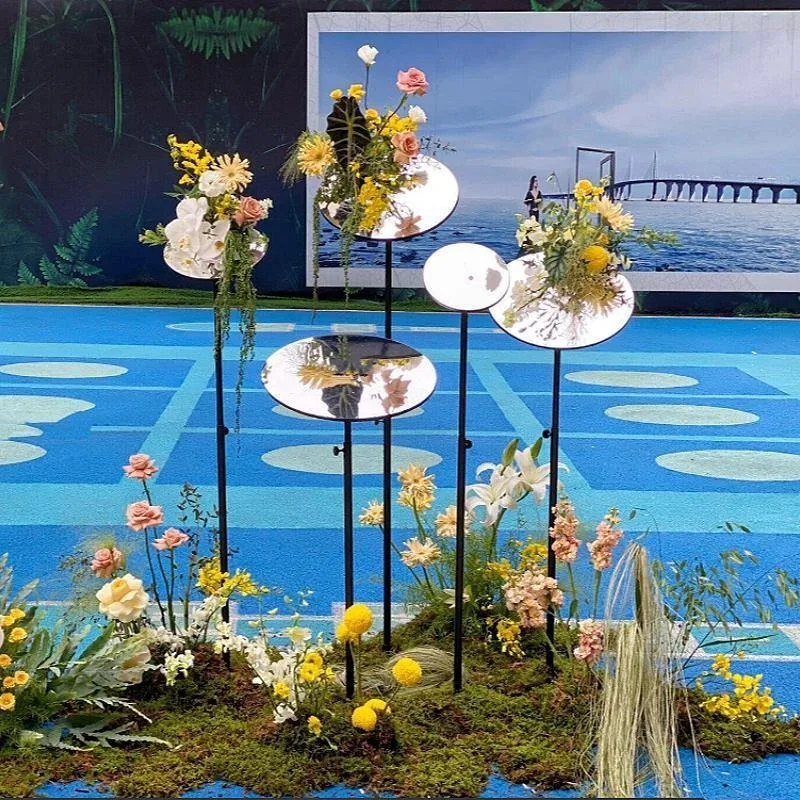 Wedding props Mirror road guide arrangement Wedding decoration Reflective fantasy wrought iron bracket
Wedding props Mirror road guide arrangement Wedding decoration Reflective fantasy wrought iron bracket