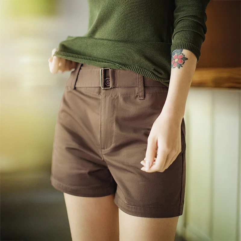 Maden Casual Khaki High-Waisted Belted Shorts Women's Retro Workwear Office Shorts Chic Bottom for Business Casual Outfits
Maden Casual Khaki High-Waisted Belted Shorts Women's Retro Workwear Office Shorts Chic Bottom for Business Casual Outfits
