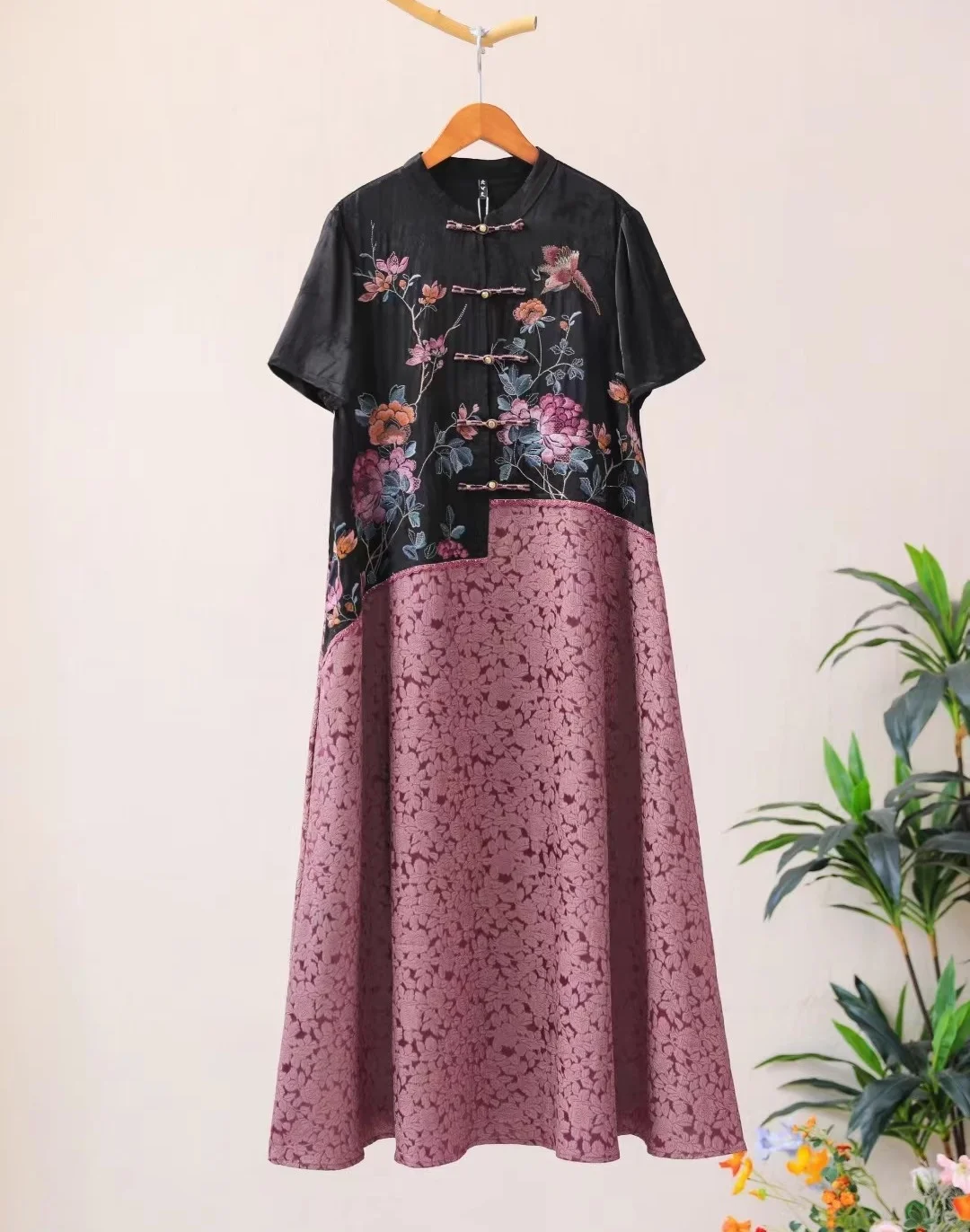 Vintage embroidery dresses Patchwork stand collar A-LINE summer dresses national style Short sleeve jacquard long dresses
Vintage embroidery dresses Patchwork stand collar A-LINE summer dresses national style Short sleeve jacquard long dresses