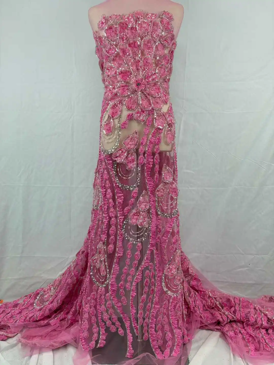 Новейшая африканская 3D-ткань с вышивкой перьями, бисером и пайетками, высококачественное нигерийское французское сетчатое кружево для свадебных платьев, материал 2231
Новейшая африканская 3D-ткань с вышивкой перьями, бисером и пайетками, высококачественное нигерийское французское сетчатое кружево для свадебных платьев, материал 2231