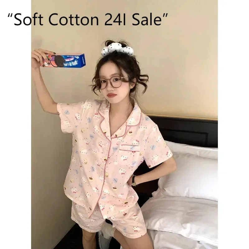 Pink Hello Kitty pajamas, summer new cartoon cute loungewear, Sanrio cartoon pajamas two-piece set, women's casual loungewear
Pink Hello Kitty pajamas, summer new cartoon cute loungewear, Sanrio cartoon pajamas two-piece set, women's casual loungewear