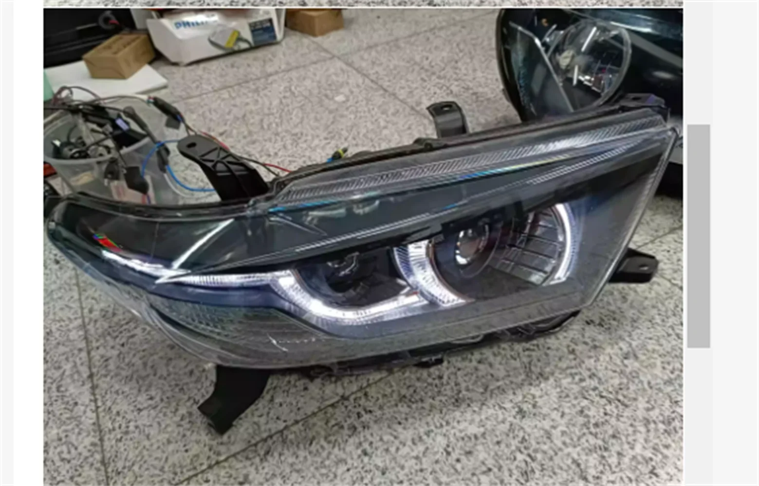 Передняя фара автомобиля в сборе для Toyota Highlander DRL 12-14 дневных ходовых огней указателя поворота 2 шт.
Передняя фара автомобиля в сборе для Toyota Highlander DRL 12-14 дневных ходовых огней указателя поворота 2 шт.