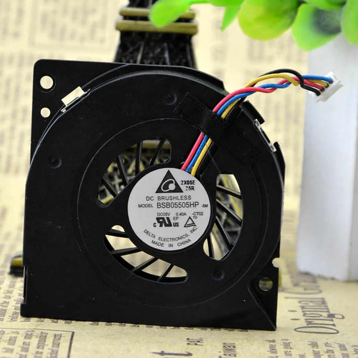 Wholesale: genuine bsb05505hp 5V 0.40A integrated fan 31046304 motherboard four-wire heat dissipation fan
Wholesale: genuine bsb05505hp 5V 0.40A integrated fan 31046304 motherboard four-wire heat dissipation fan