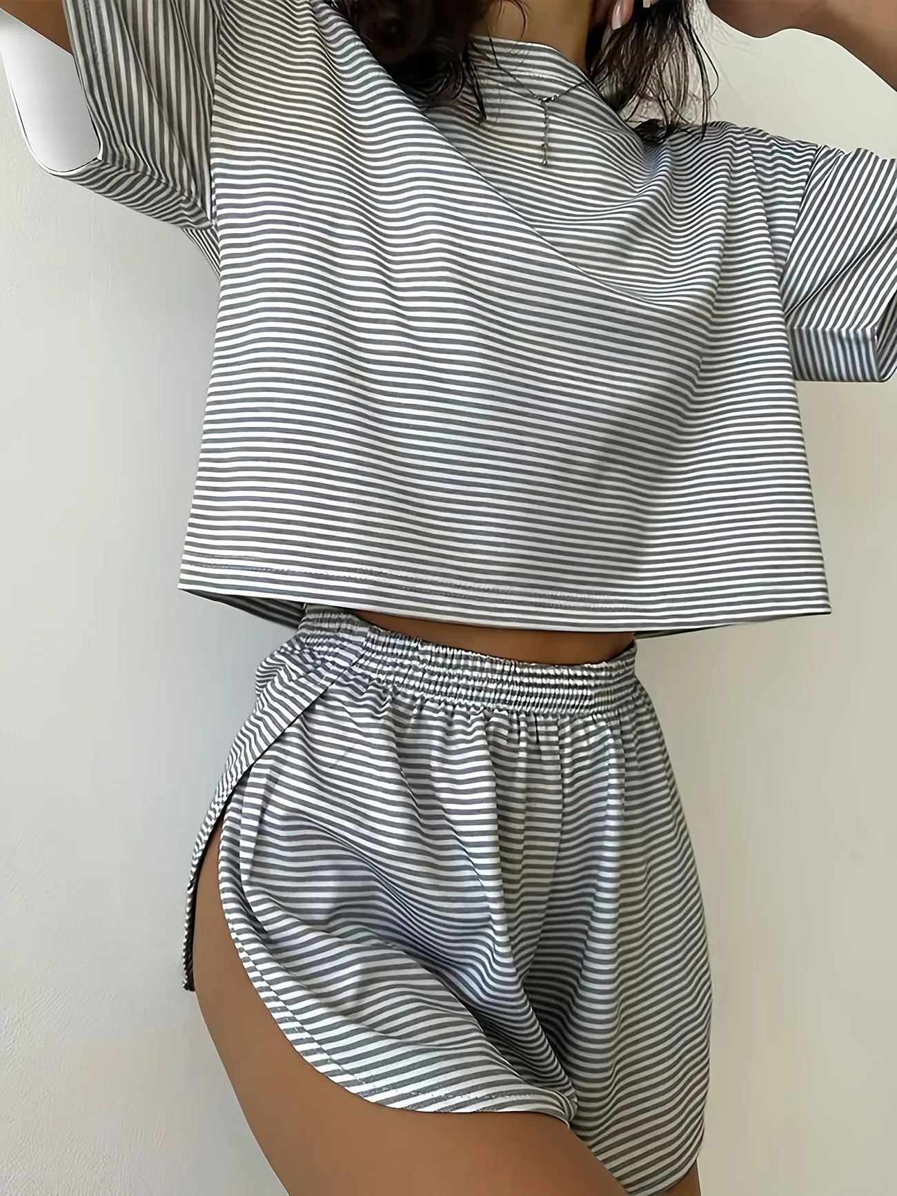 Women Striped Pajama Set 2pcs Short Sleeve Crop Top Elastic Waist Shorts Soft Summer Loungewear Home Sleepwear
Women Striped Pajama Set 2pcs Short Sleeve Crop Top Elastic Waist Shorts Soft Summer Loungewear Home Sleepwear