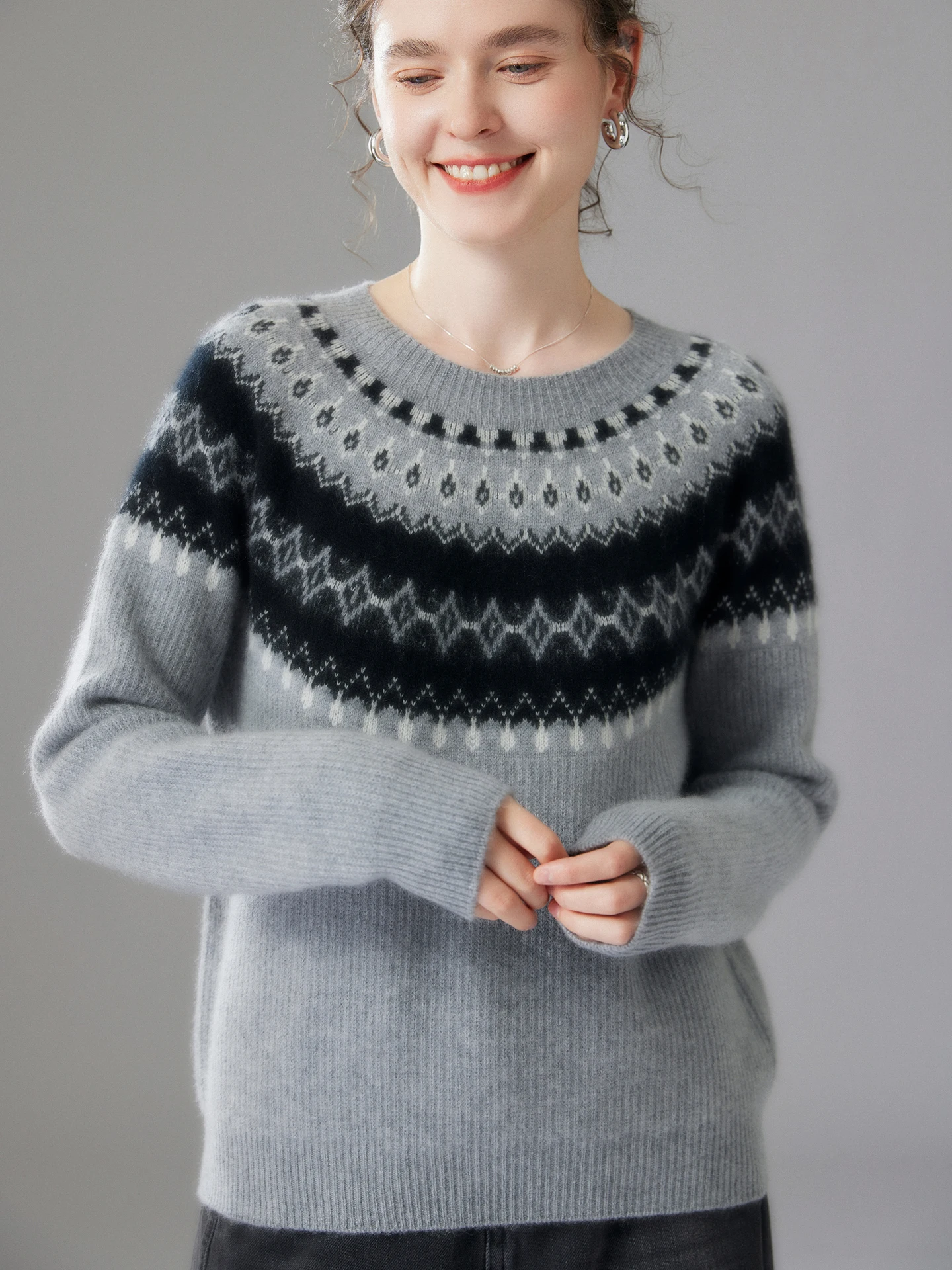 TLOML Women‘s 100% Cashmere Knitwear O-neck Vintage Style Pullover Autumn Winter Thick Warm Jacquard Cashmere Sweater Retro Top
TLOML Women‘s 100% Cashmere Knitwear O-neck Vintage Style Pullover Autumn Winter Thick Warm Jacquard Cashmere Sweater Retro Top