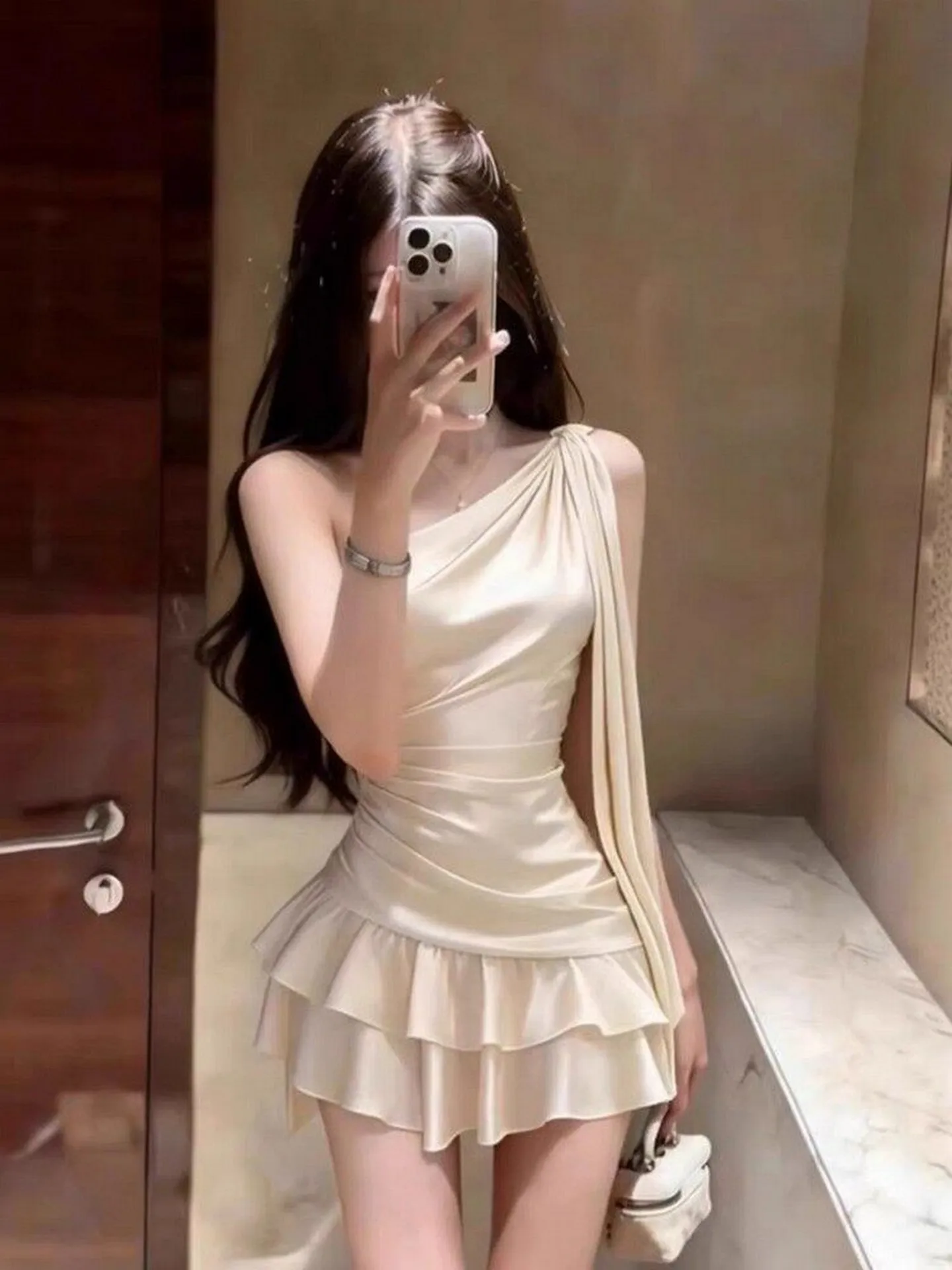 Elegant Women's Off-Shoulder Gown with Sash Slimming Waist Vacation Neck Short Skirt Summer Korean Style A-Line Dress
Elegant Women's Off-Shoulder Gown with Sash Slimming Waist Vacation Neck Short Skirt Summer Korean Style A-Line Dress