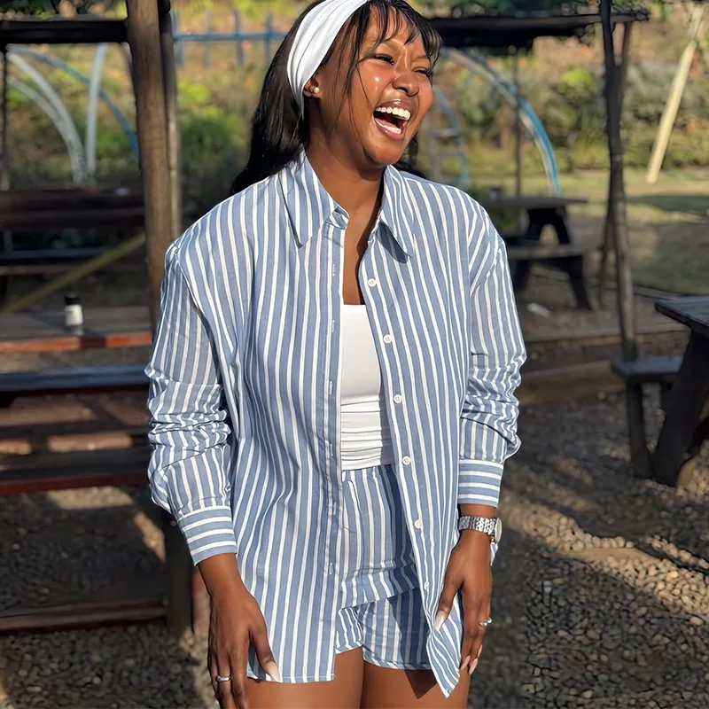 2025 Autumn New Women's Two Piece Fashion Collar Loose Long Sleeve Striped Shirt High Waist Shorts Set
2025 Autumn New Women's Two Piece Fashion Collar Loose Long Sleeve Striped Shirt High Waist Shorts Set