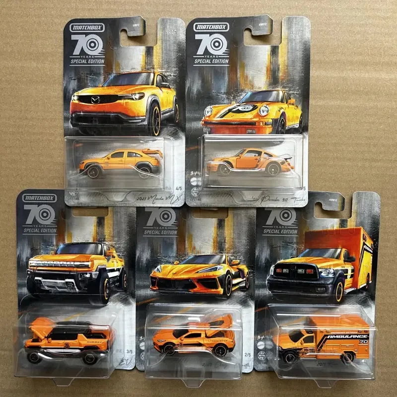 Новые горячие продажи, оригинальная коллекция Matchbox в честь 70-летия, серия HMV12, высококачественный легкосплавный автомобиль, масштаб 1:64, литой автомобиль
Новые горячие продажи, оригинальная коллекция Matchbox в честь 70-летия, серия HMV12, высококачественный легкосплавный автомобиль, масштаб 1:64, литой автомобиль