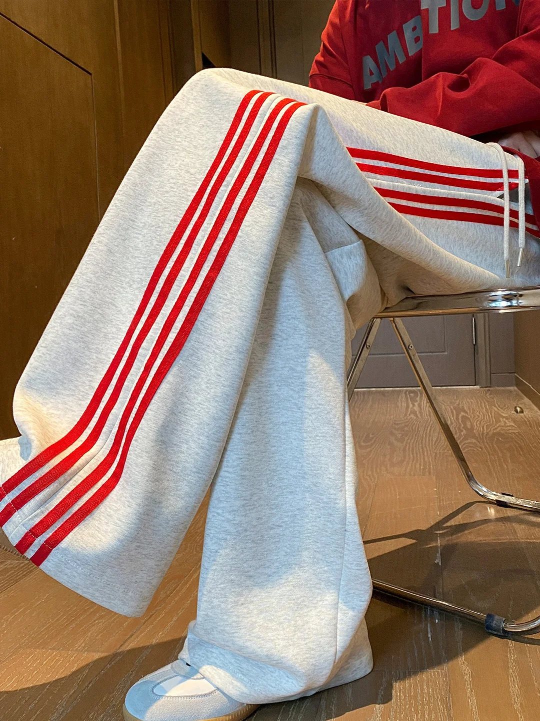 American Sle Tee Bars Heavyweight Sweatpants Men's High-End Loose Drape Wide Leg Sport Pants Straight Casual Trousers
American Sle Tee Bars Heavyweight Sweatpants Men's High-End Loose Drape Wide Leg Sport Pants Straight Casual Trousers