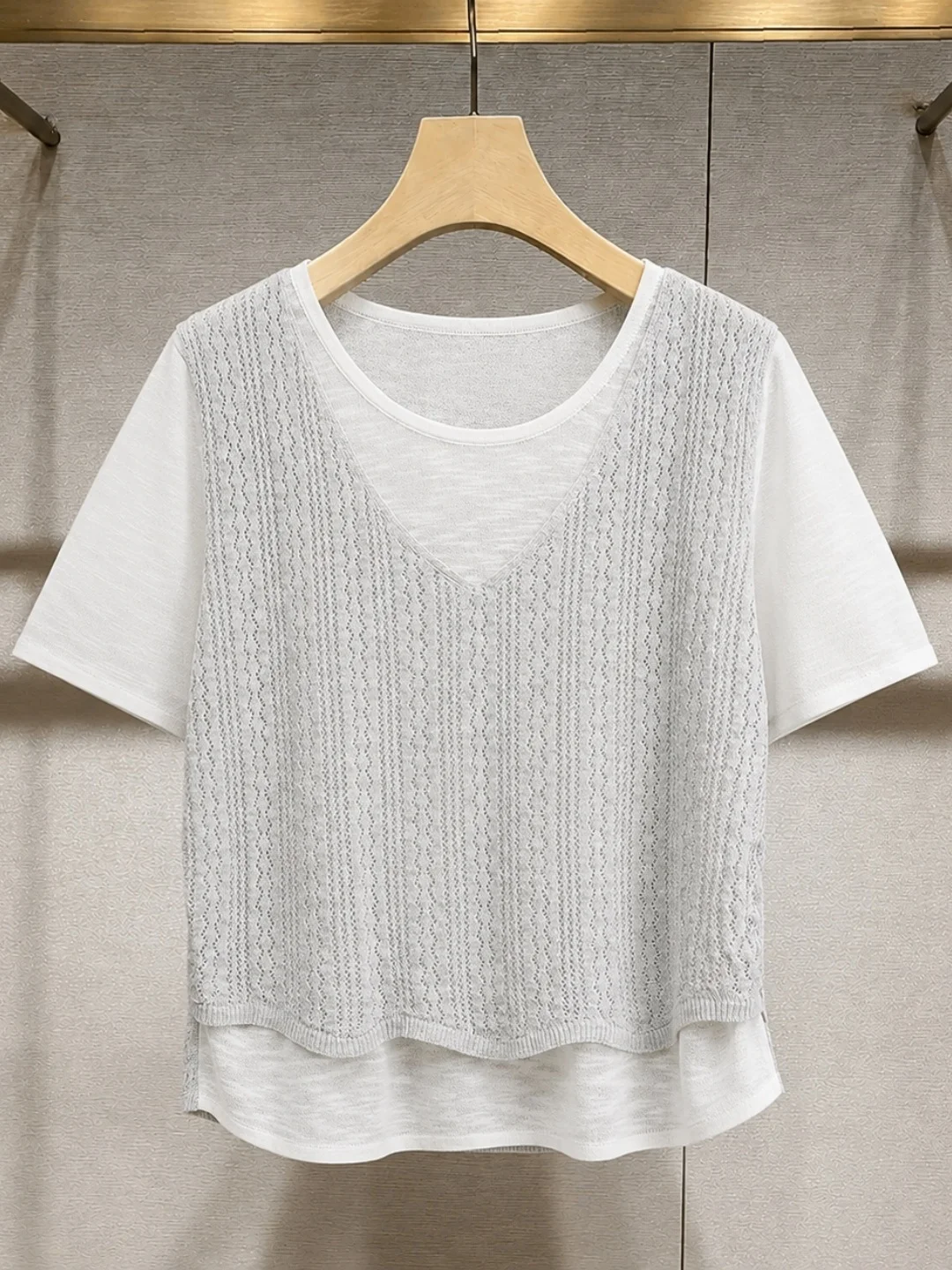 Casual Ice Silk Knitted Top Short Sleeve Women's Loose Fit Summer Elegant Versatile round Neck Korean Style Straight Cut Shirt
Casual Ice Silk Knitted Top Short Sleeve Women's Loose Fit Summer Elegant Versatile round Neck Korean Style Straight Cut Shirt
