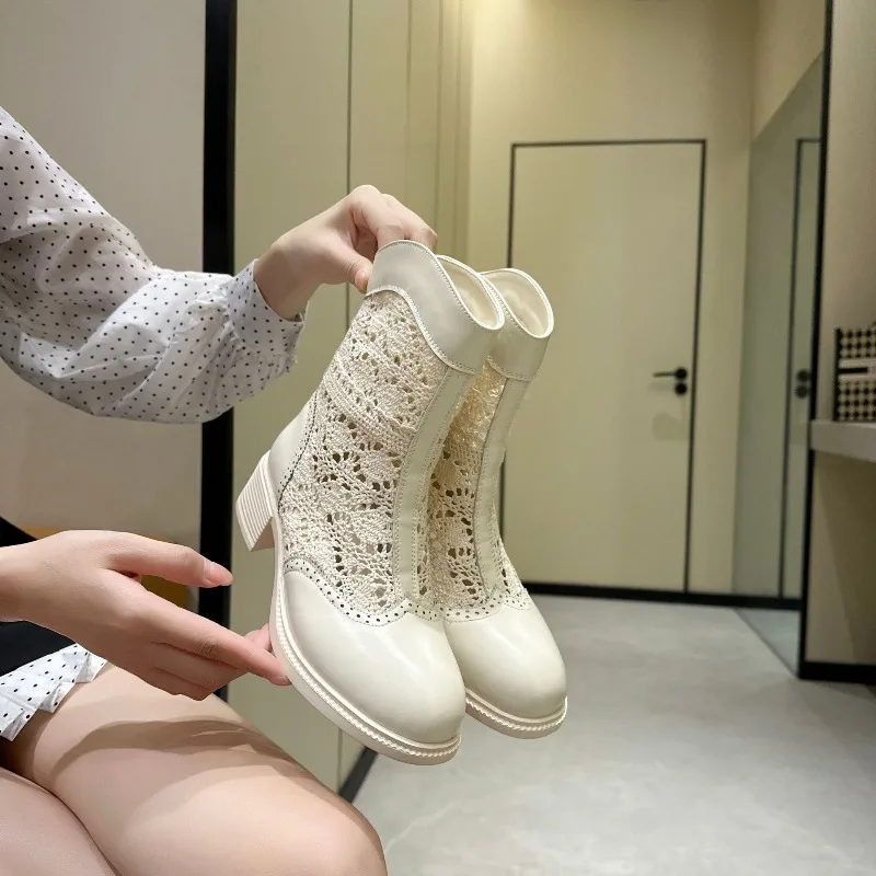 New Women's Shoes Exquisite French Style Ankle Boots for Woman Fashion Lace Hollowed Out Summer Boots Designer Shoes Botas Mujer
New Women's Shoes Exquisite French Style Ankle Boots for Woman Fashion Lace Hollowed Out Summer Boots Designer Shoes Botas Mujer