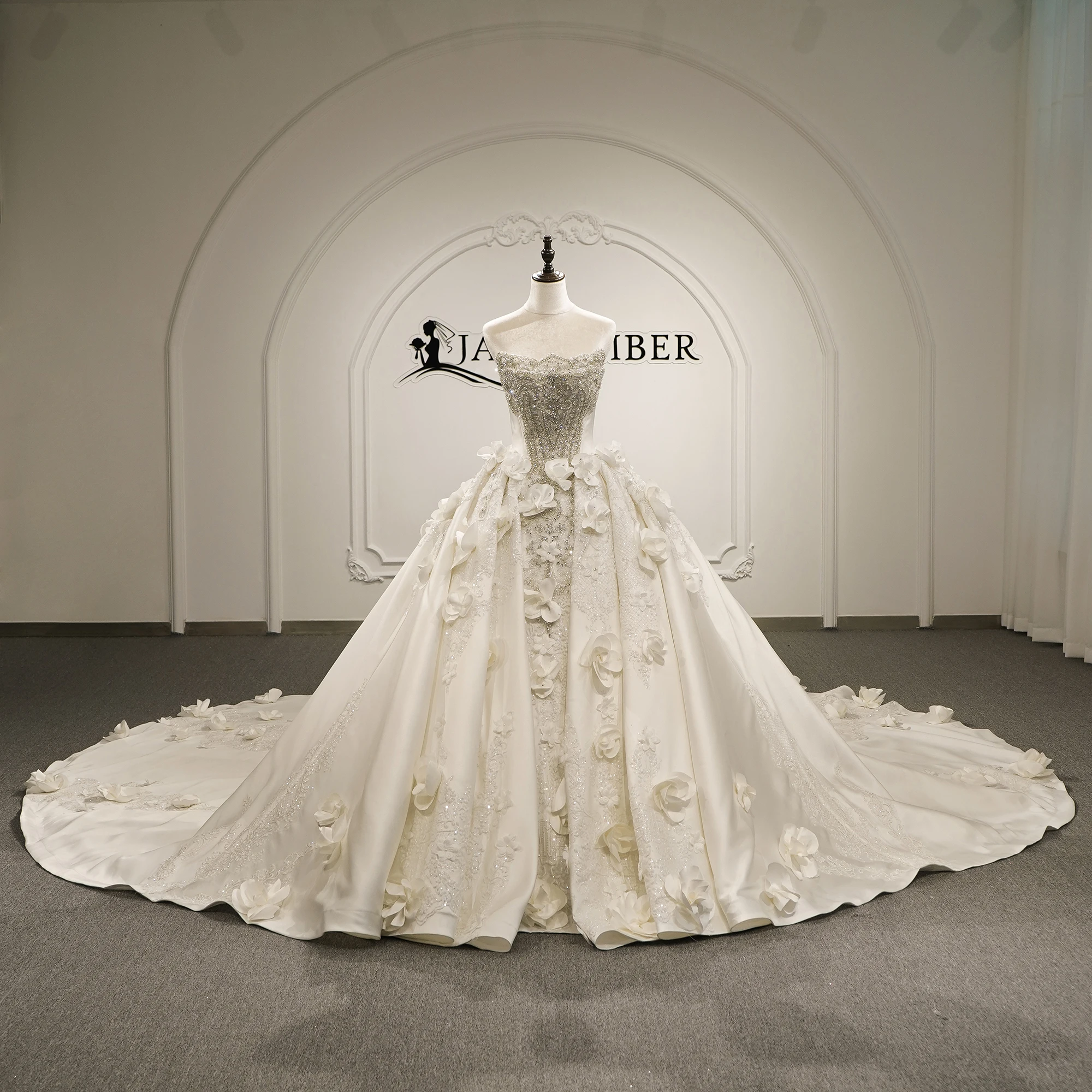 Royal Exquisite Strapless Wedding Dress With Charming Sequins Customized Romantic Beaded Bride Wear vestidos de novia boda
Royal Exquisite Strapless Wedding Dress With Charming Sequins Customized Romantic Beaded Bride Wear vestidos de novia boda