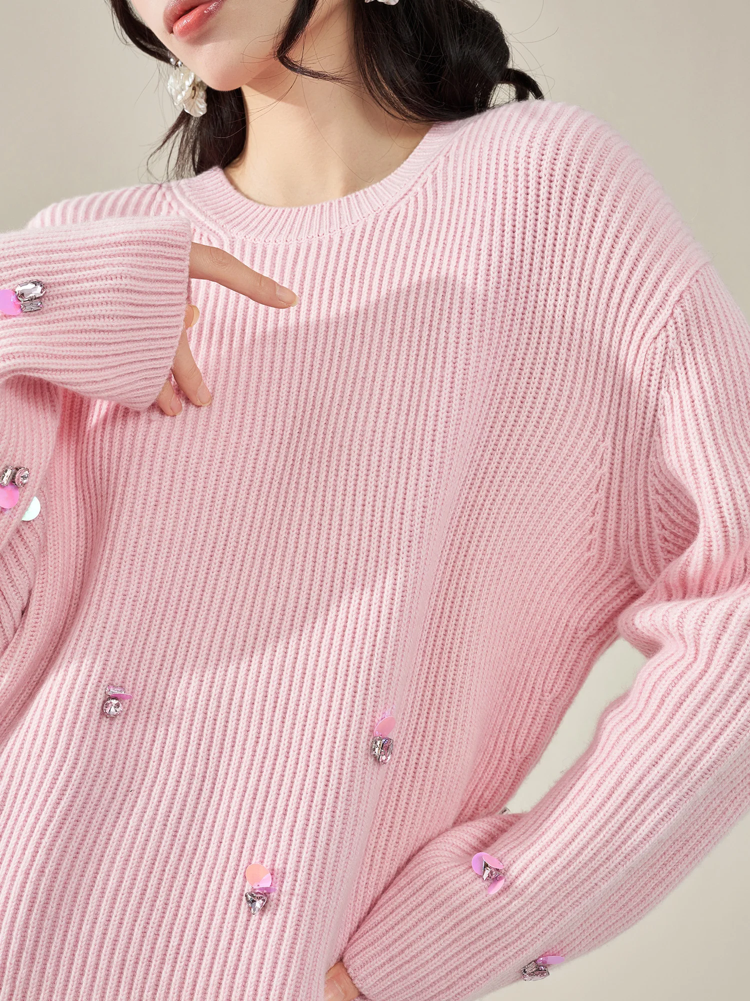 Комплект Flowing Era Зима 2025: Вязаный розовый топ с пайетками и юбка, женский модный теплый комплект с завышенной талией, длинными рукавами и круглым вырезом
Комплект Flowing Era Зима 2025: Вязаный розовый топ с пайетками и юбка, женский модный теплый комплект с завышенной талией, длинными рукавами и круглым вырезом