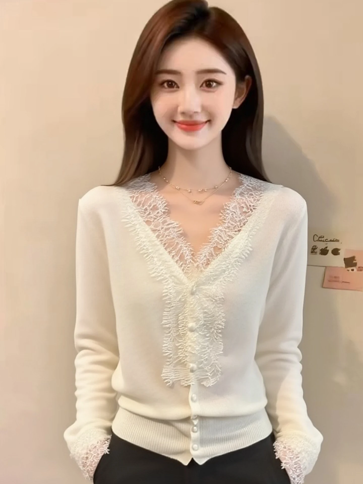 Lace Trim Knitted Top Light Maturity Style Early Spring Luxury Skin-friendly Versatile Base Layer Shirt for Women
Lace Trim Knitted Top Light Maturity Style Early Spring Luxury Skin-friendly Versatile Base Layer Shirt for Women