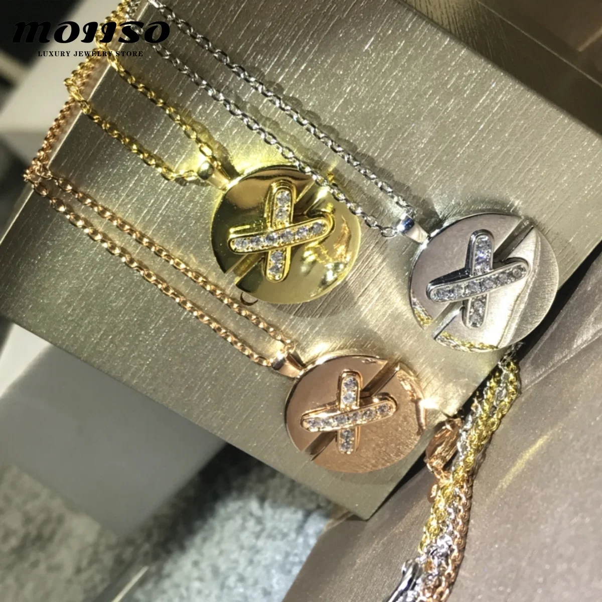 Low key luxury S925 round brand zircon necklace pendant, essential jewelry for gatherings and workplaces - birthday gift
Low key luxury S925 round brand zircon necklace pendant, essential jewelry for gatherings and workplaces - birthday gift