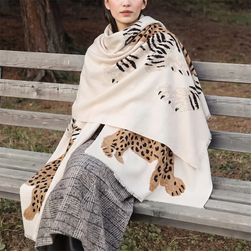 Vintage Leopard Print Scarf Ladies Soft Lightweight Shawl Multi Color Muslim Hijab Autumn Winter Headscarf Fashion Wrap for Gift
Vintage Leopard Print Scarf Ladies Soft Lightweight Shawl Multi Color Muslim Hijab Autumn Winter Headscarf Fashion Wrap for Gift