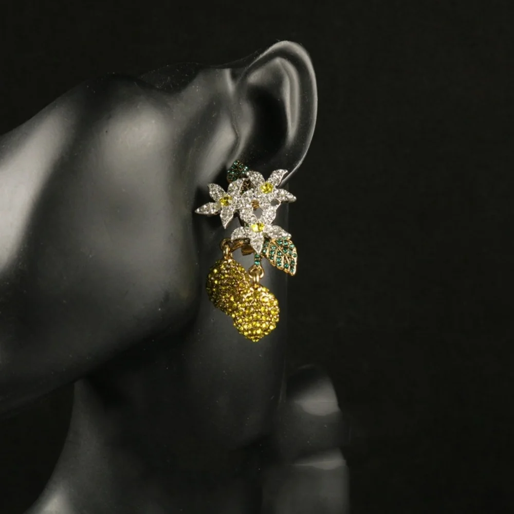 European American vintage fashion flower-shaped earrings for womenHighqualityversatile jewelry suitable occasions
European American vintage fashion flower-shaped earrings for womenHighqualityversatile jewelry suitable occasions